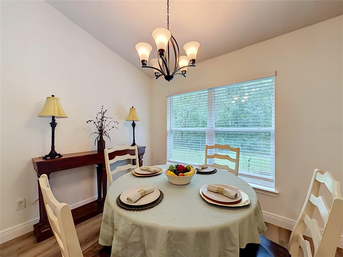 28 HOLLY COURT — photo 17 of 75