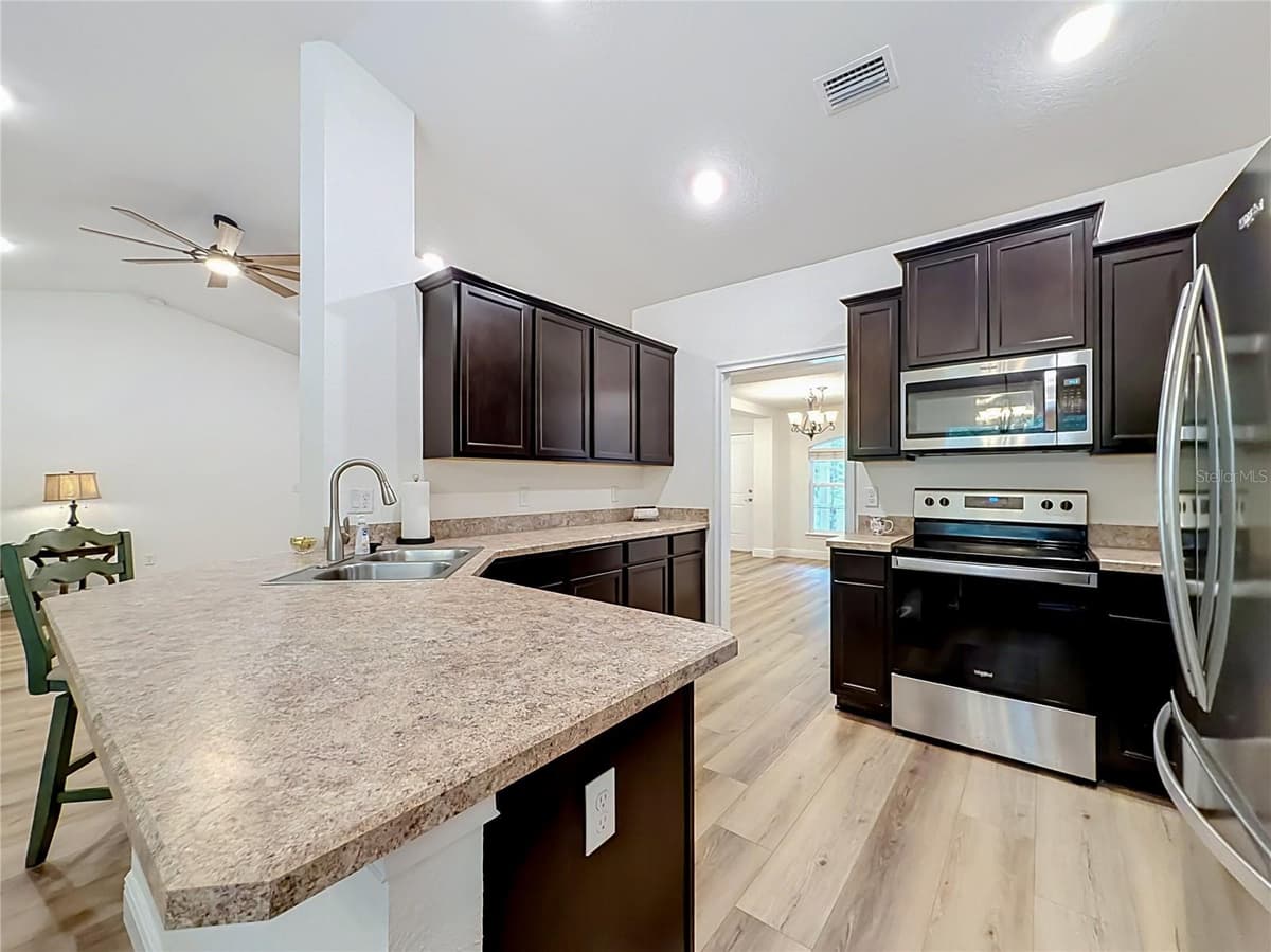 28 HOLLY COURT — photo 14 of 75