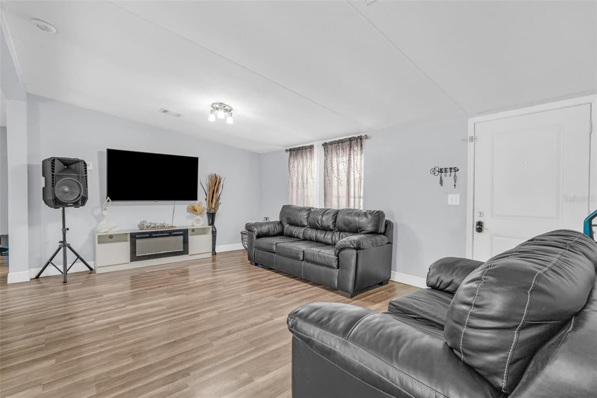 15816 NORTHGATE LANE — photo 12 of 56