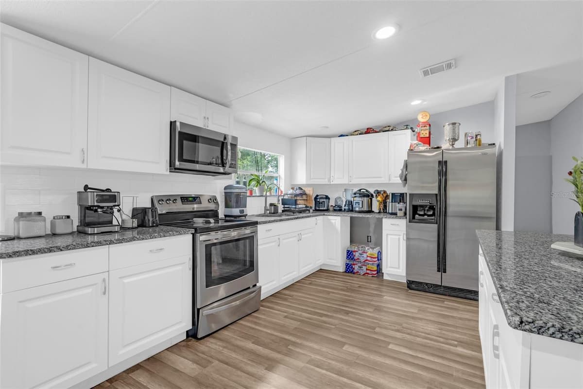 15816 NORTHGATE LANE — photo 8 of 56