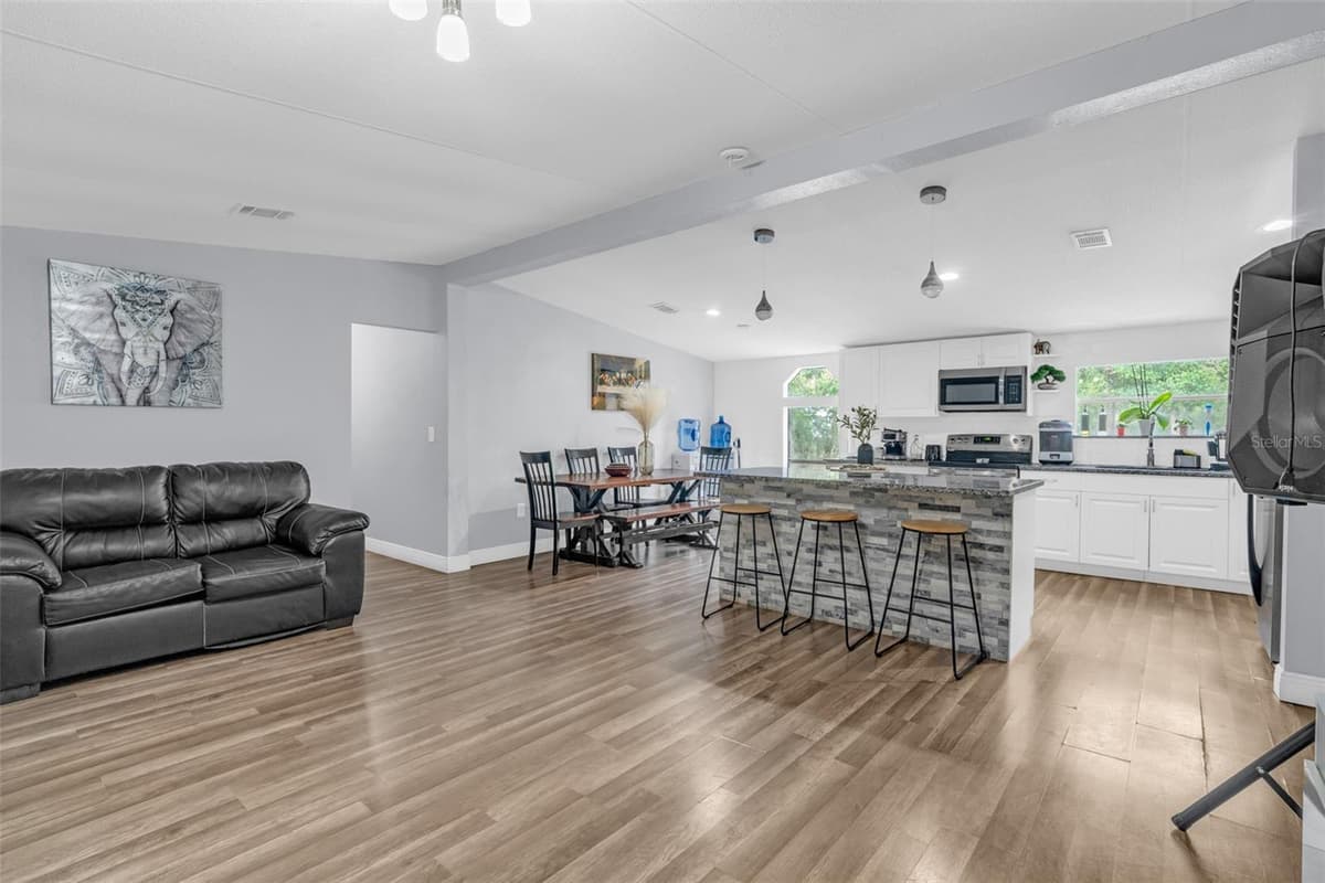 15816 NORTHGATE LANE — photo 5 of 56