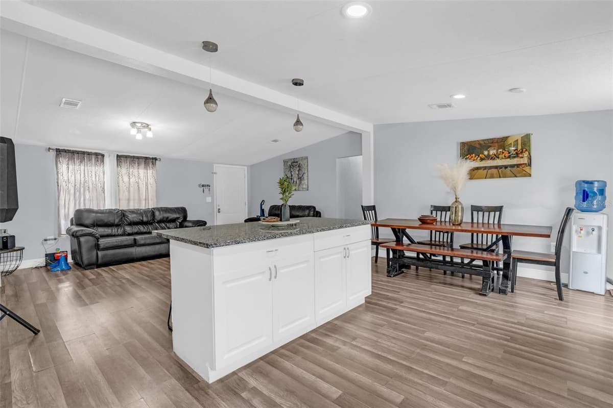 15816 NORTHGATE LANE — photo 10 of 56