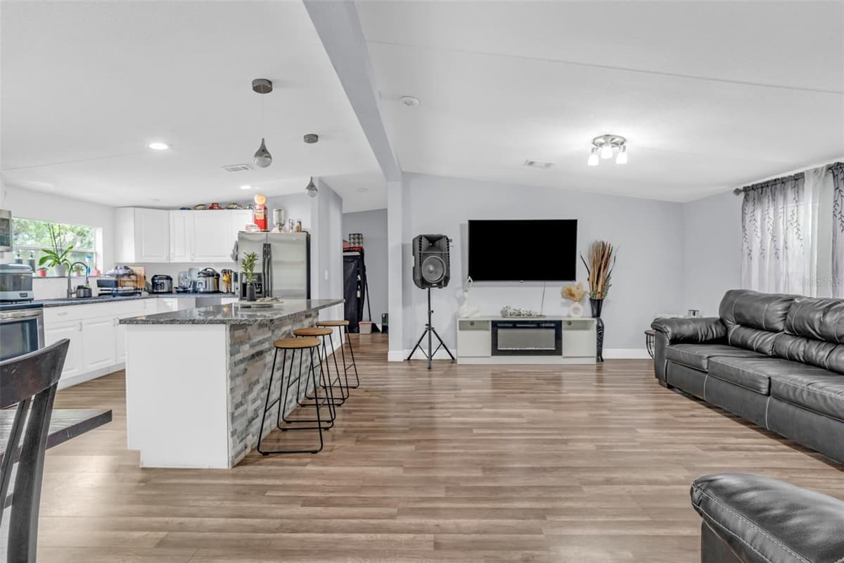 15816 NORTHGATE LANE — photo 13 of 56