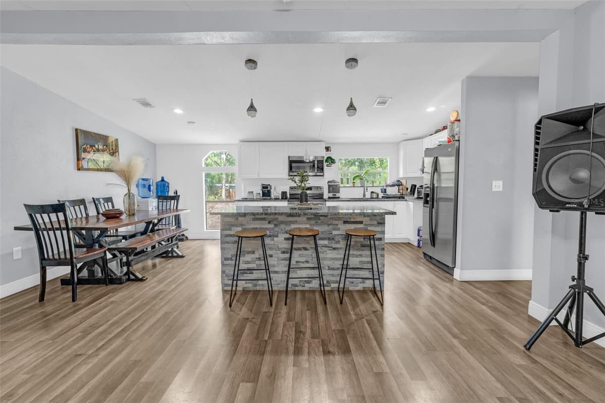 15816 NORTHGATE LANE — photo 7 of 56