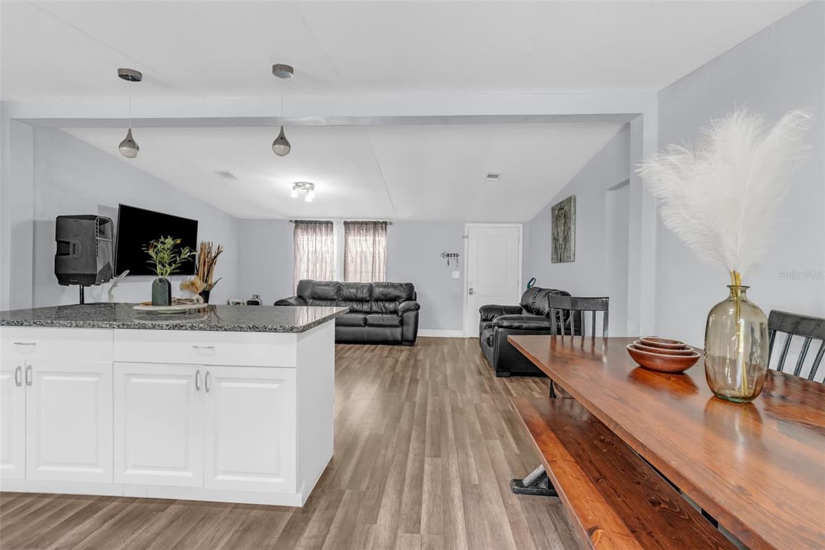 15816 NORTHGATE LANE — photo 11 of 56