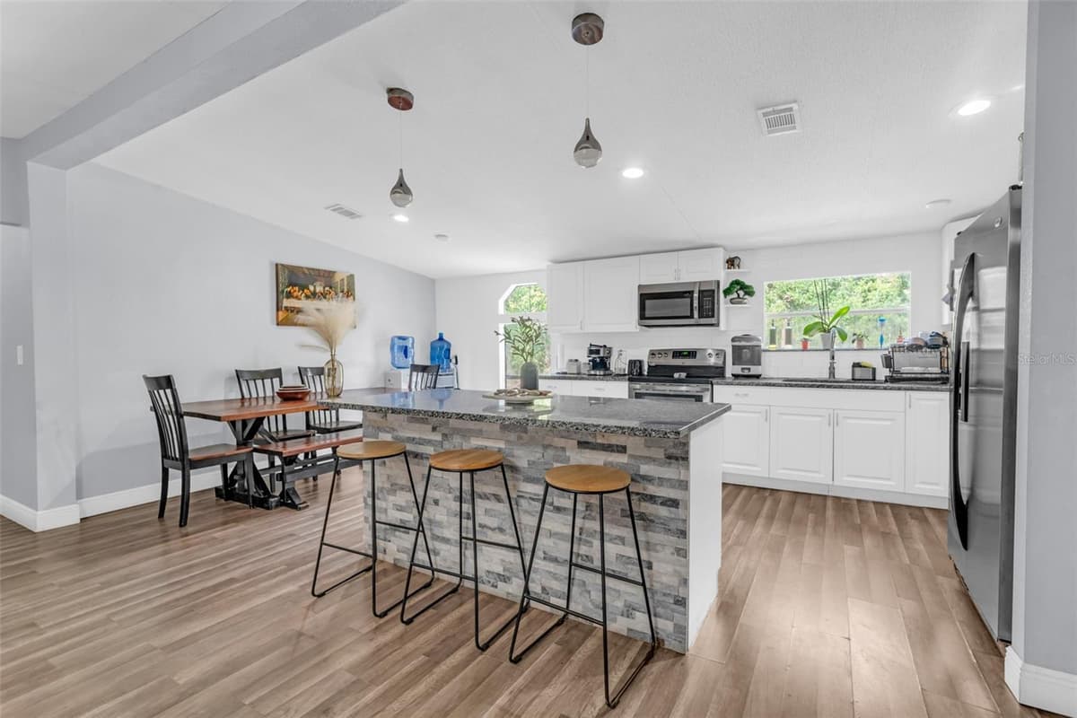 15816 NORTHGATE LANE — photo 6 of 56