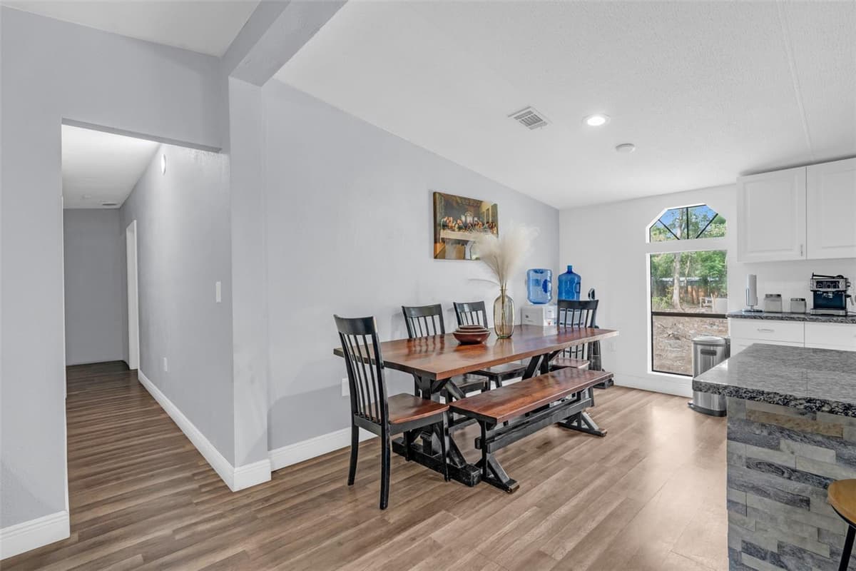 15816 NORTHGATE LANE — photo 9 of 56