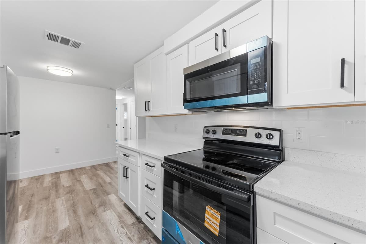 3306 CANTRELL STREET — photo 4 of 31