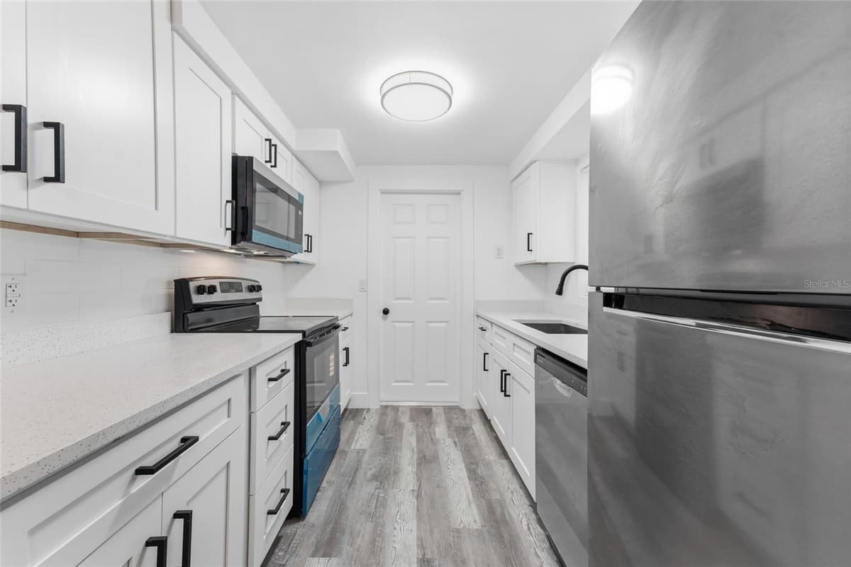 3306 CANTRELL STREET — photo 9 of 31