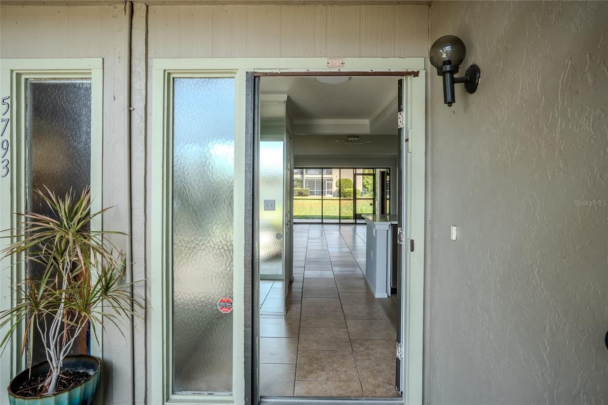 5797 SUMMER SIDE LANE — photo 4 of 32