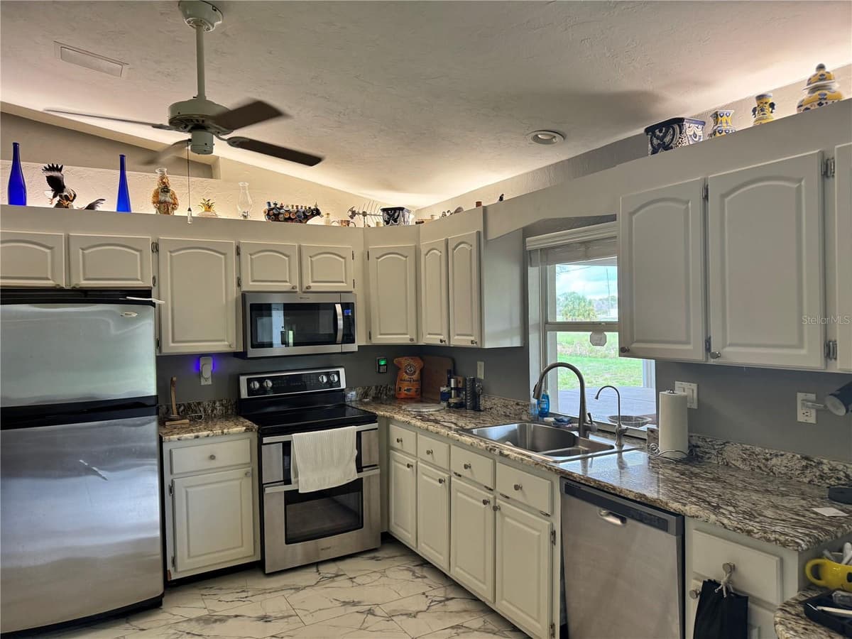 30048 OAK ROAD — photo 3 of 33