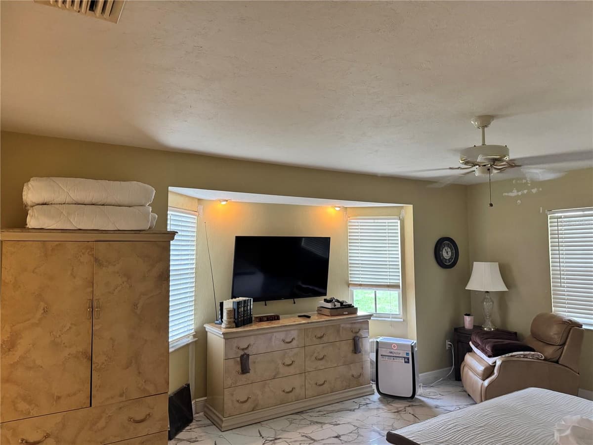 30048 OAK ROAD — photo 17 of 33