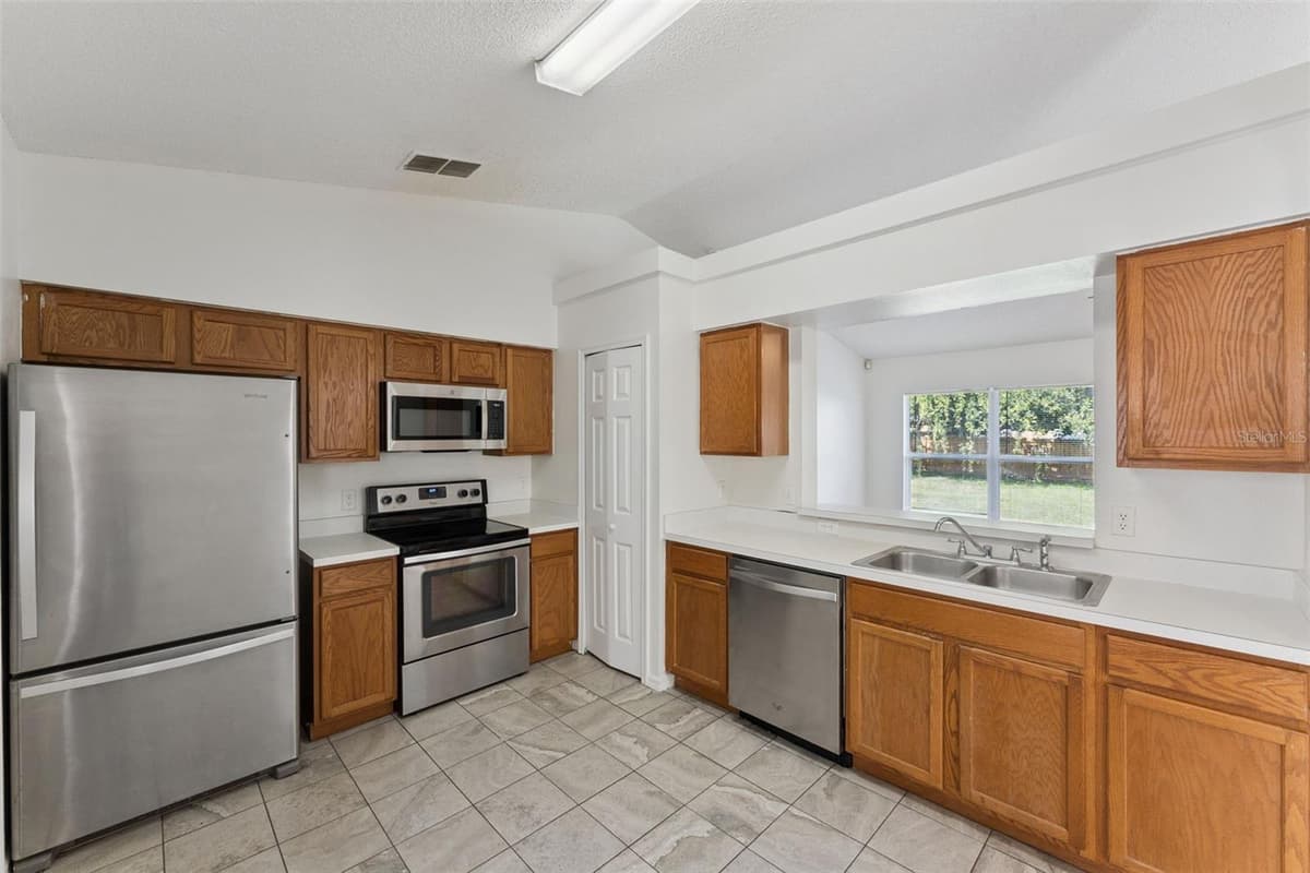 10803 SIENA DRIVE — photo 10 of 39