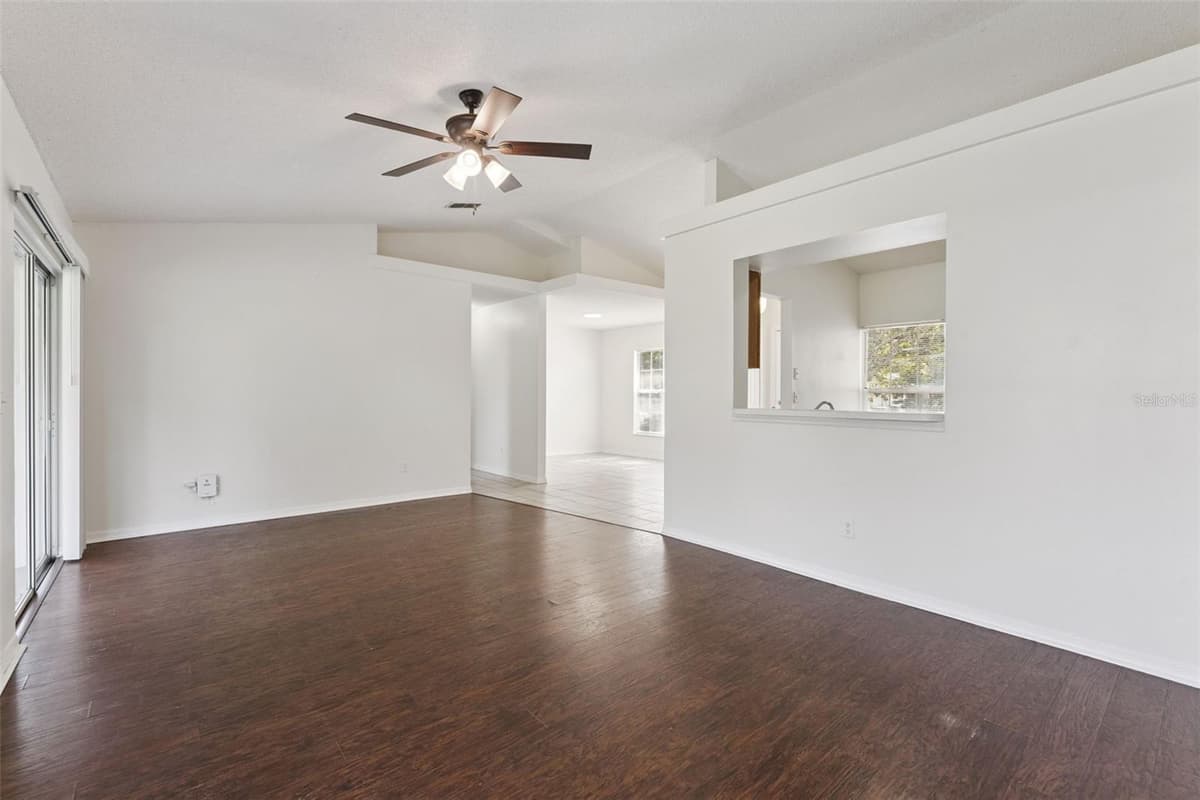 10803 SIENA DRIVE — photo 5 of 39