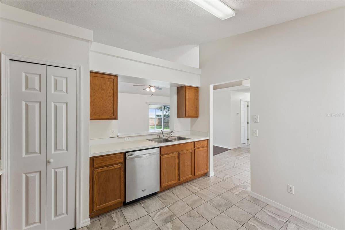 10803 SIENA DRIVE — photo 11 of 39