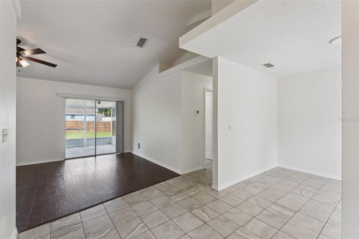 10803 SIENA DRIVE — photo 9 of 39