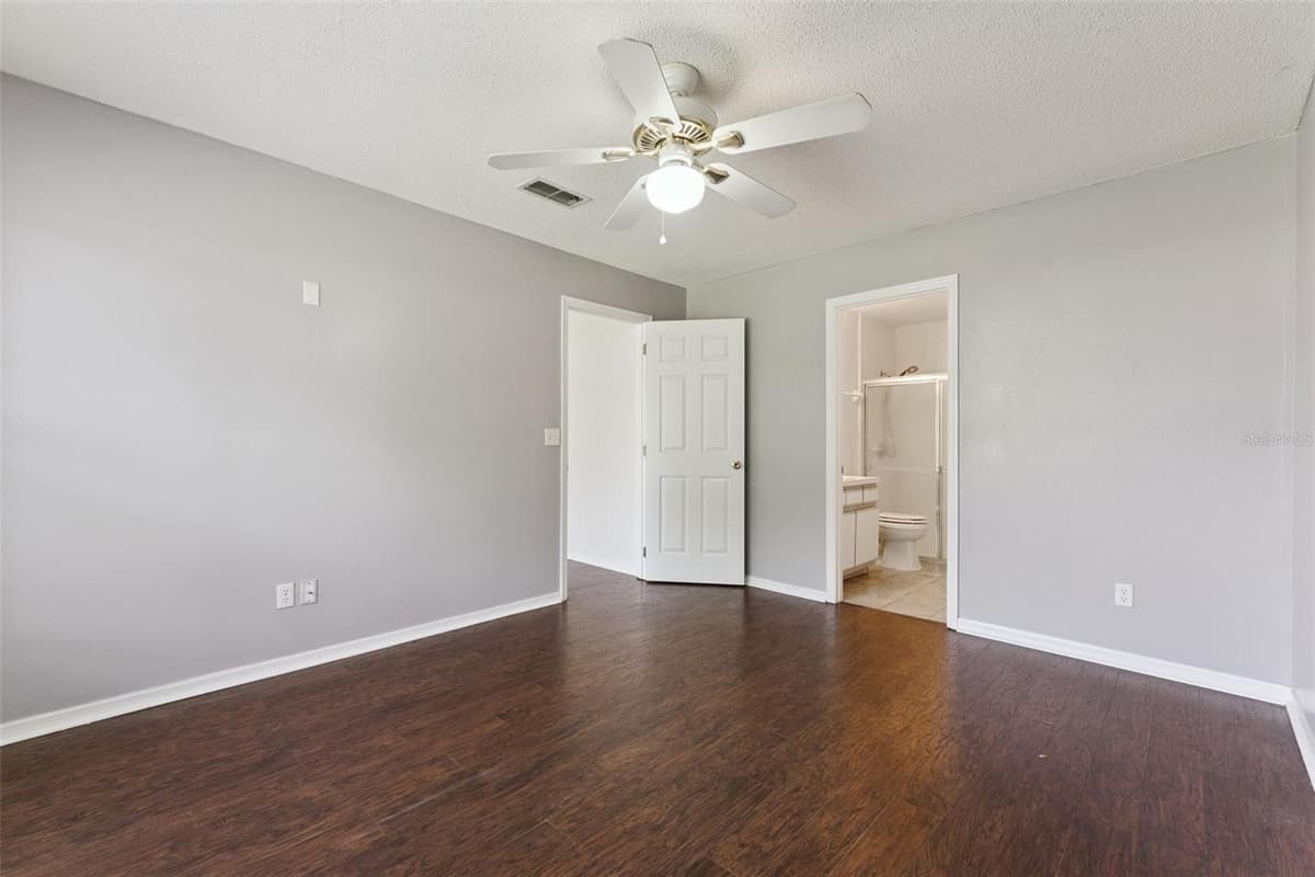10803 SIENA DRIVE — photo 16 of 39