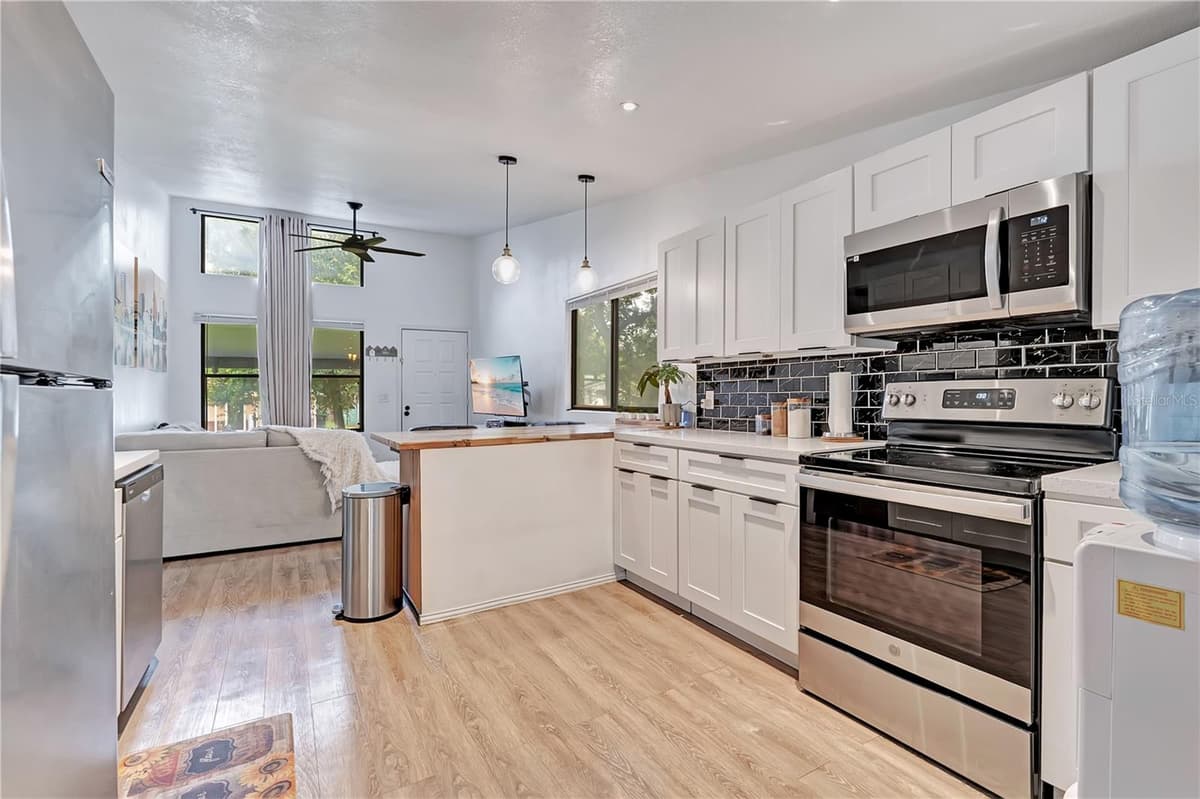 415 LANCELOT AVENUE — photo 9 of 28