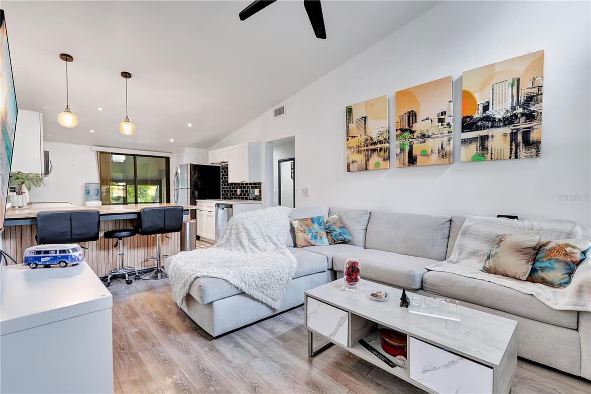 415 LANCELOT AVENUE — photo 4 of 28