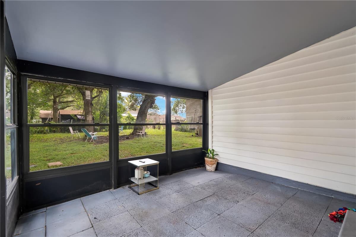 415 LANCELOT AVENUE — photo 18 of 28
