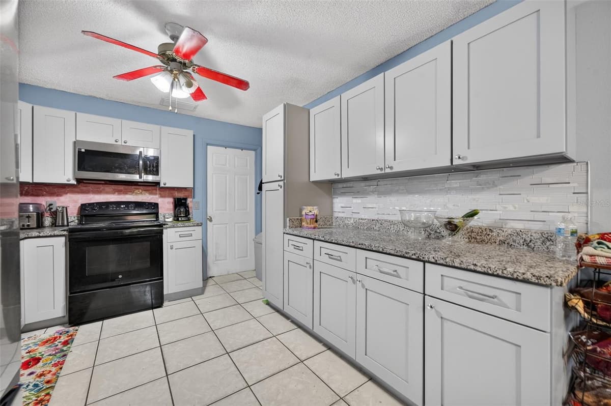 5907 UONA AVENUE — photo 13 of 34