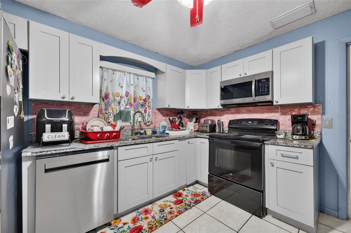 5907 UONA AVENUE — photo 15 of 34