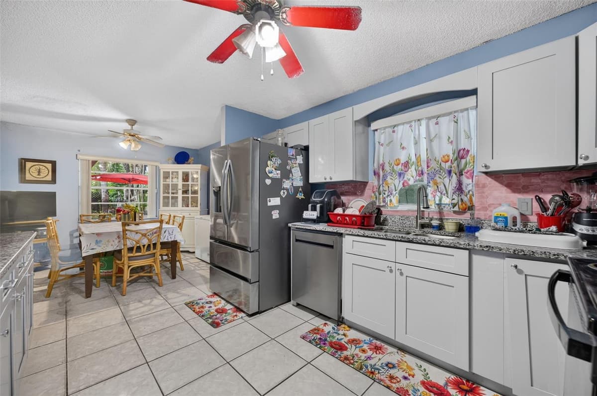 5907 UONA AVENUE — photo 14 of 34