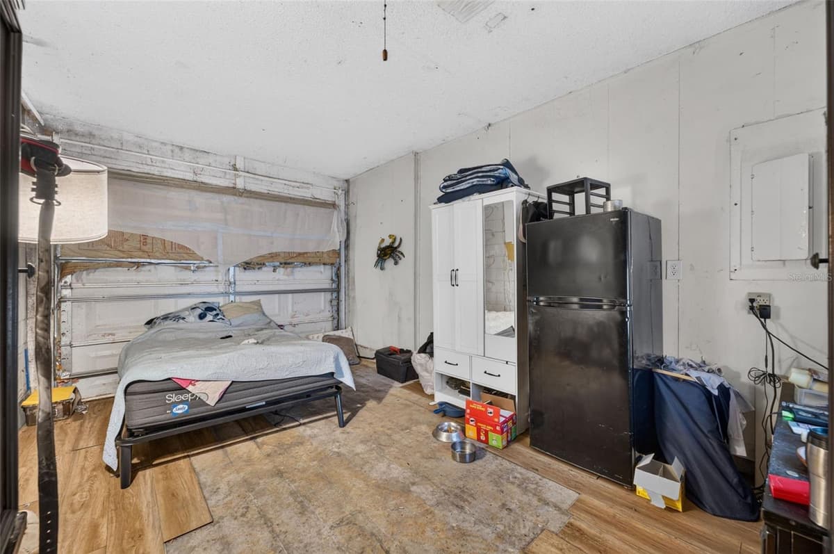 5907 UONA AVENUE — photo 27 of 34