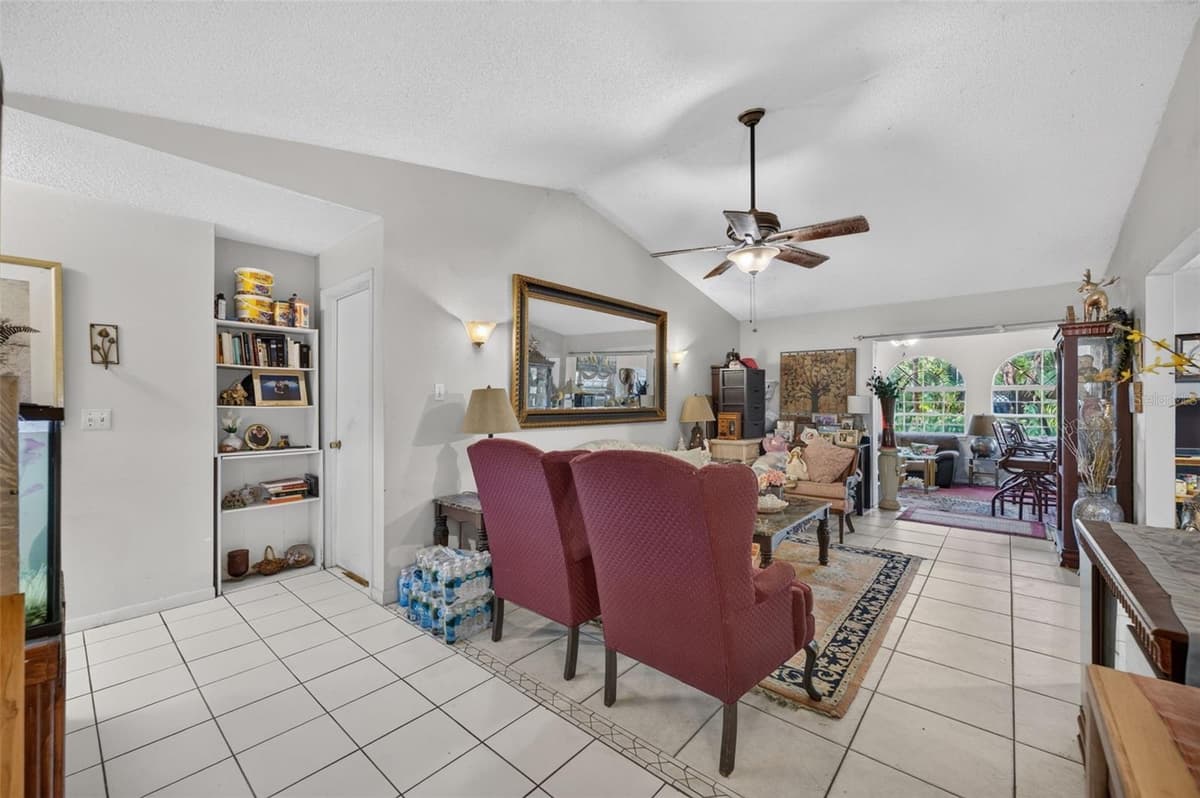 5907 UONA AVENUE — photo 6 of 34