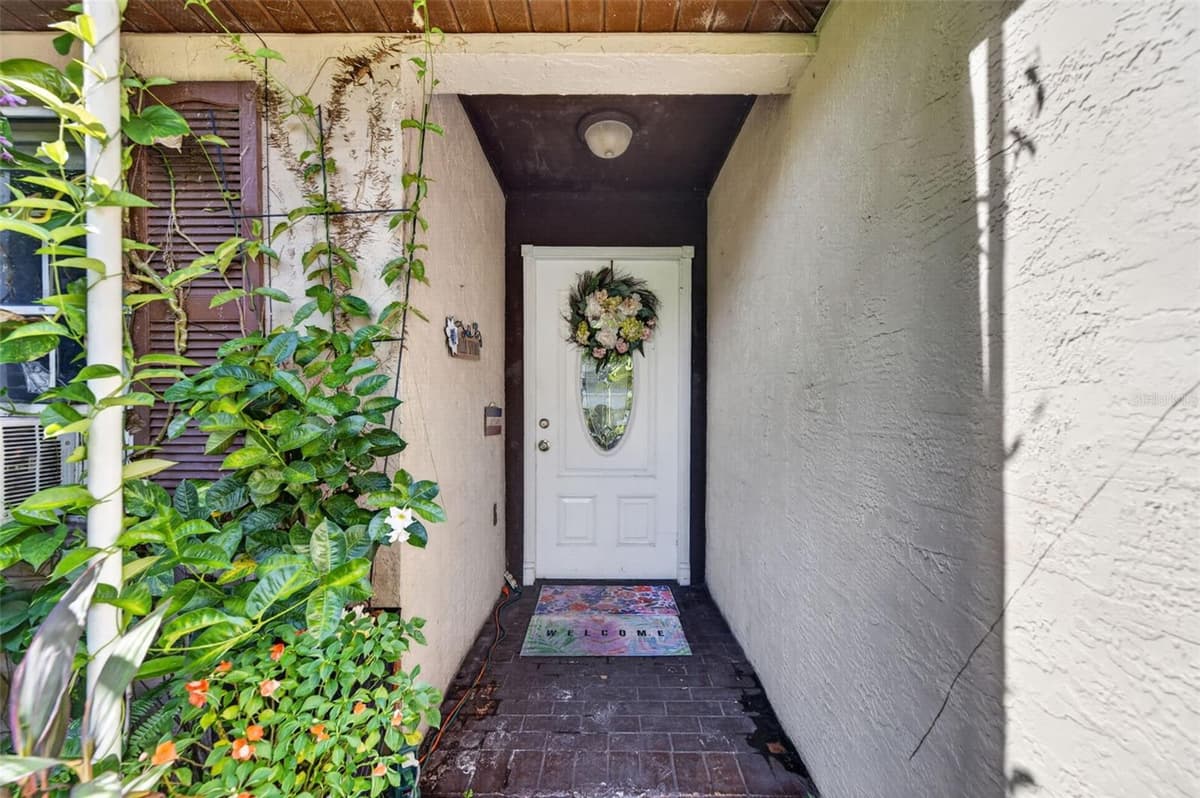 5907 UONA AVENUE — photo 4 of 34