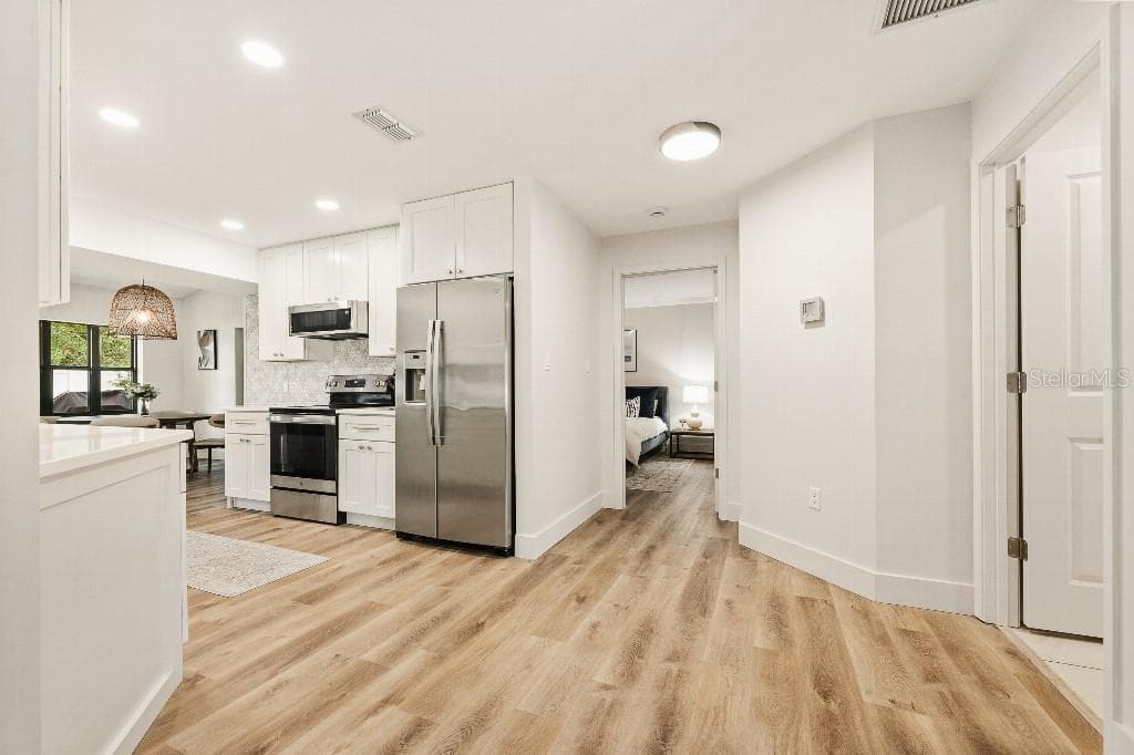 31 PENNSYLVANIA LANE — photo 13 of 30