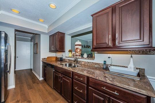 4577 GREAT LAKES DRIVE — photo 11 of 52