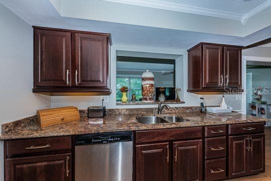 4577 GREAT LAKES DRIVE — photo 12 of 52