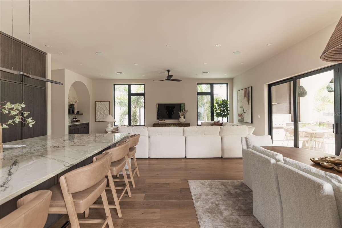 128 ADRIATIC AVENUE — photo 12 of 87