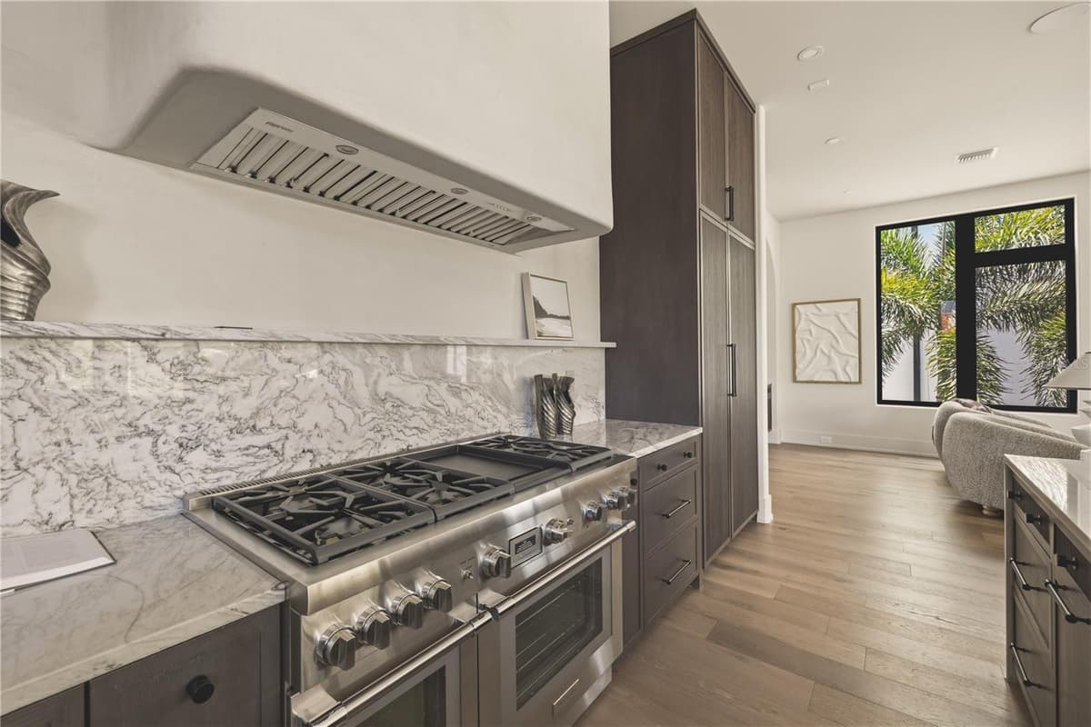128 ADRIATIC AVENUE — photo 10 of 87