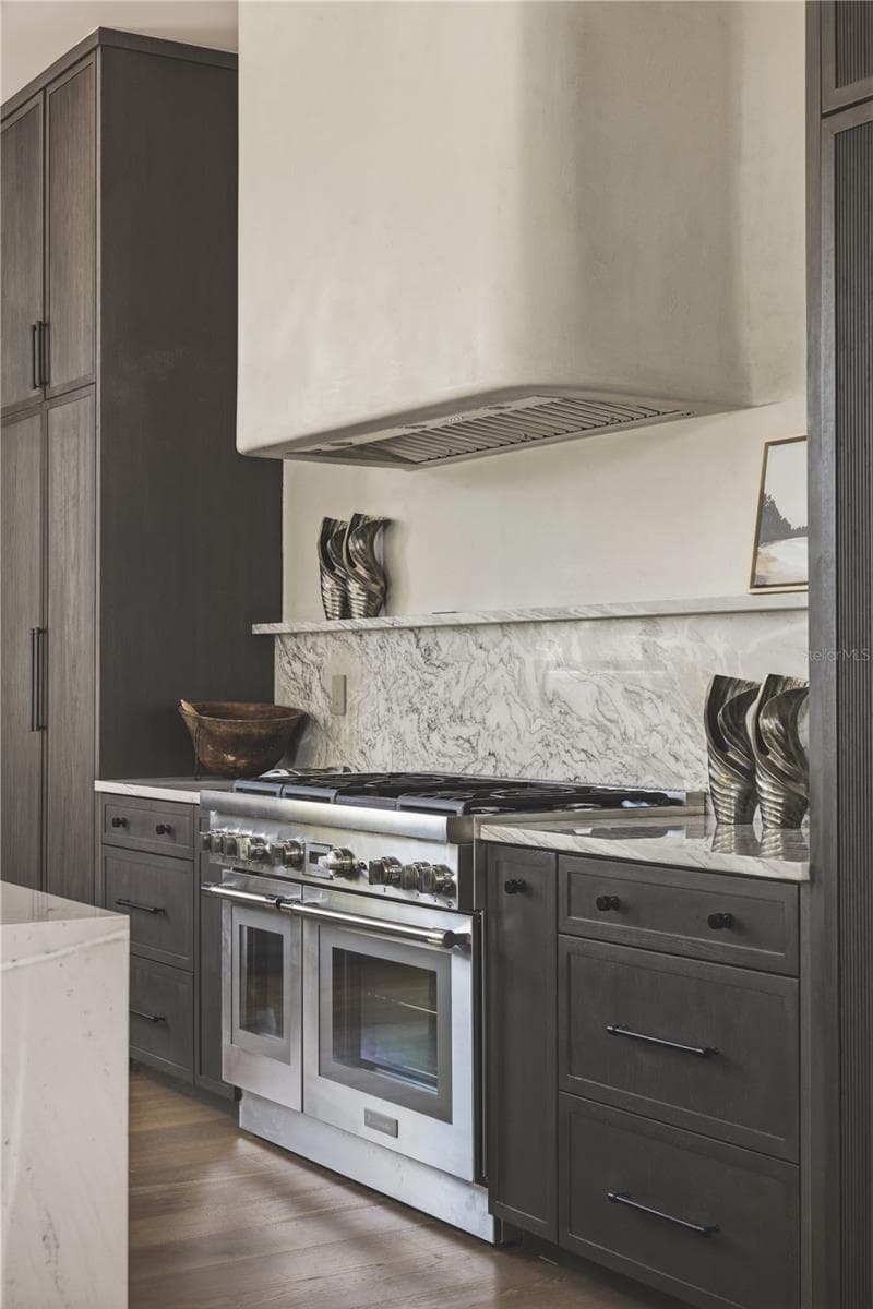 128 ADRIATIC AVENUE — photo 9 of 87