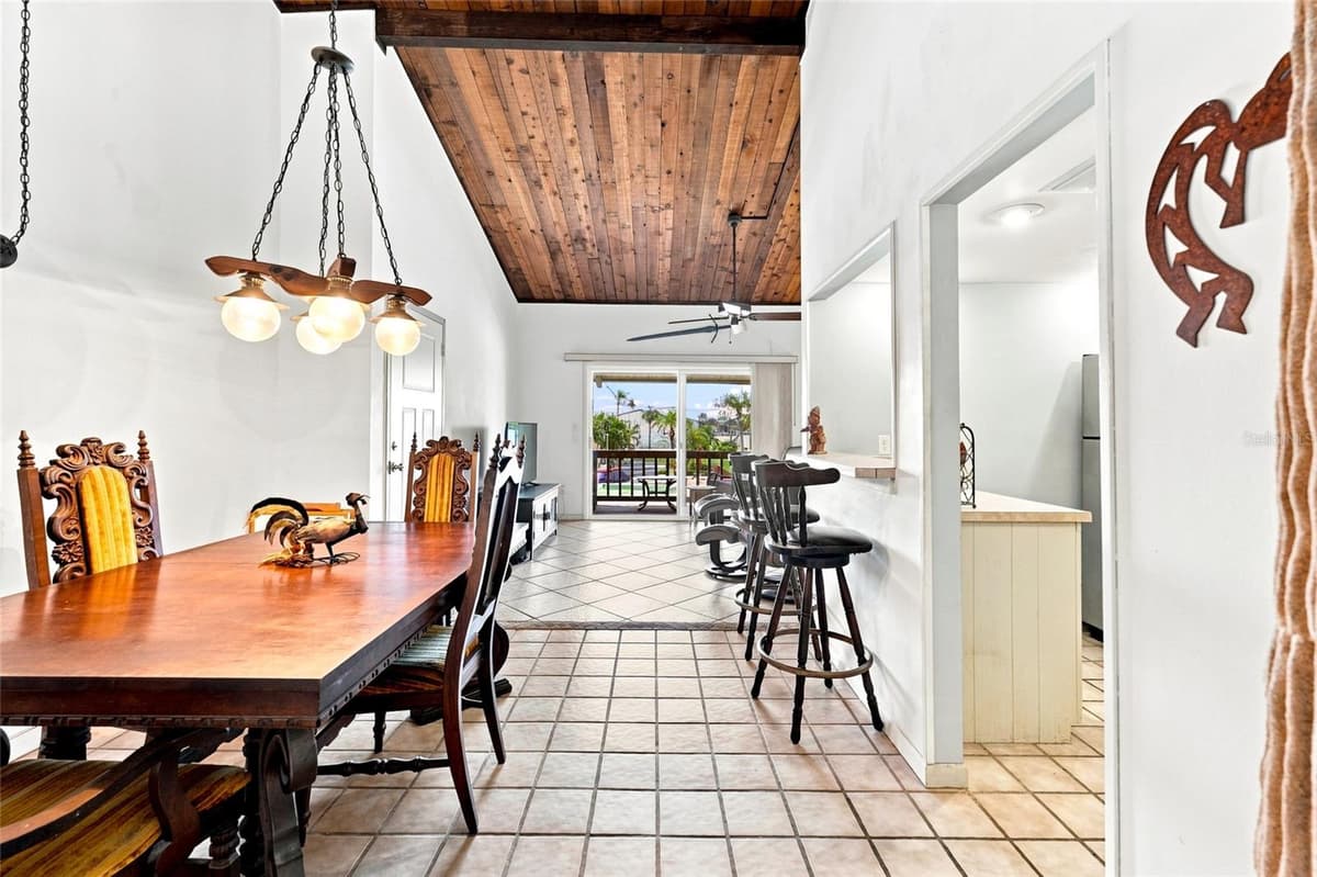 501 PLAZA SEVILLE COURT — photo 10 of 48