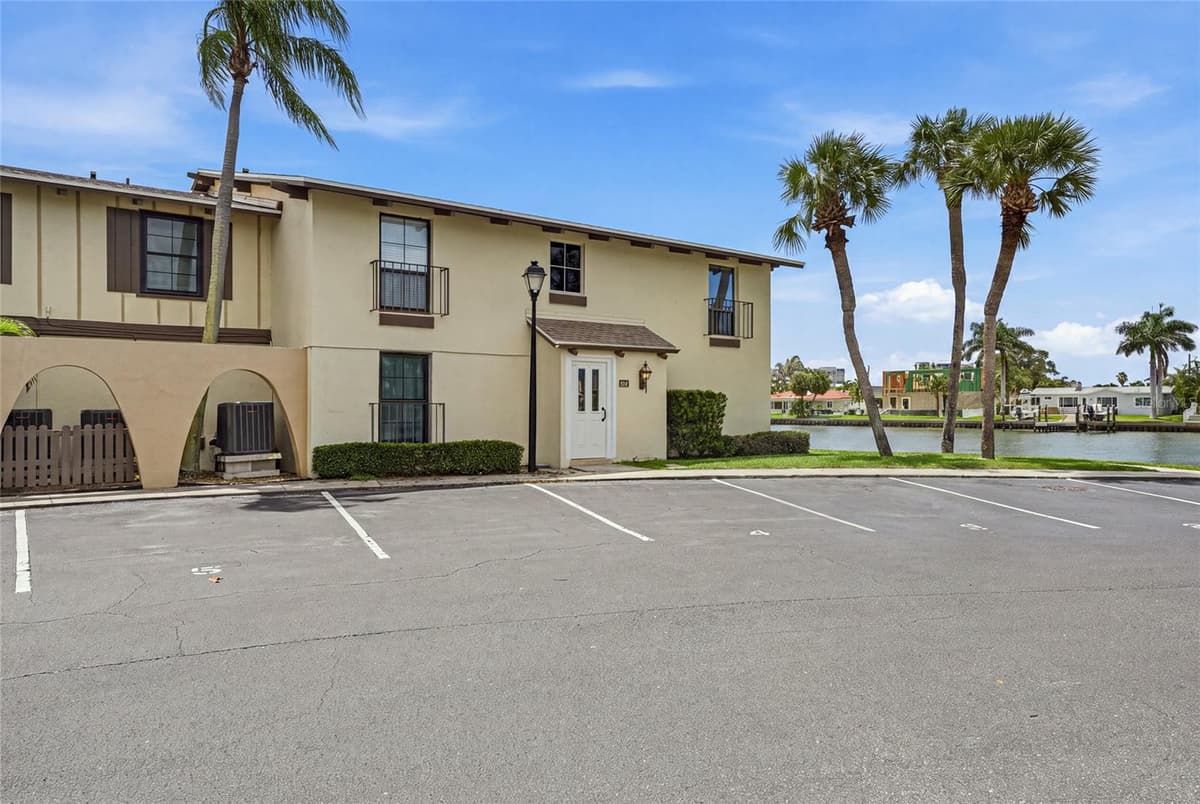 501 PLAZA SEVILLE COURT — photo 3 of 48