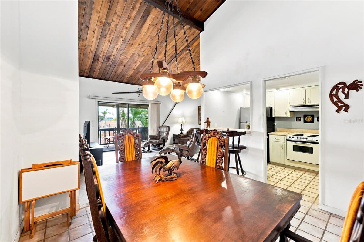 501 PLAZA SEVILLE COURT — photo 11 of 48