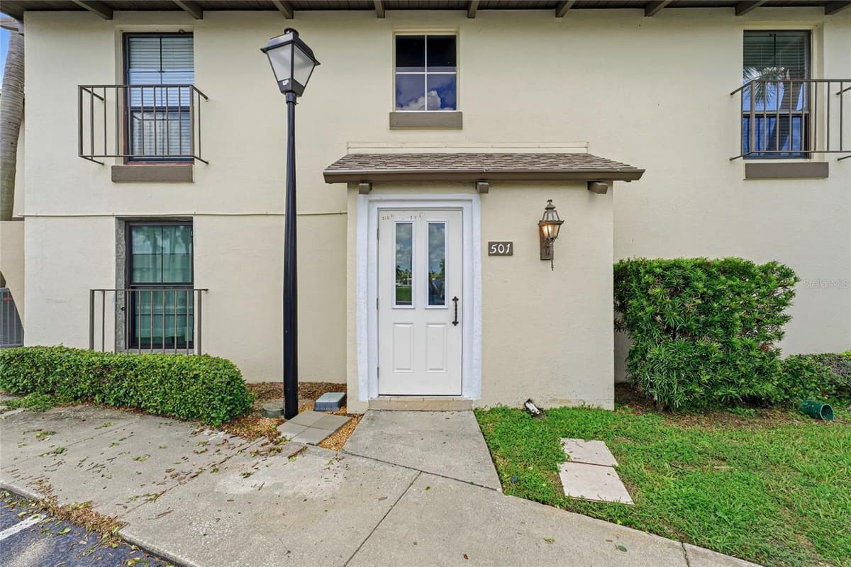 501 PLAZA SEVILLE COURT — photo 4 of 48