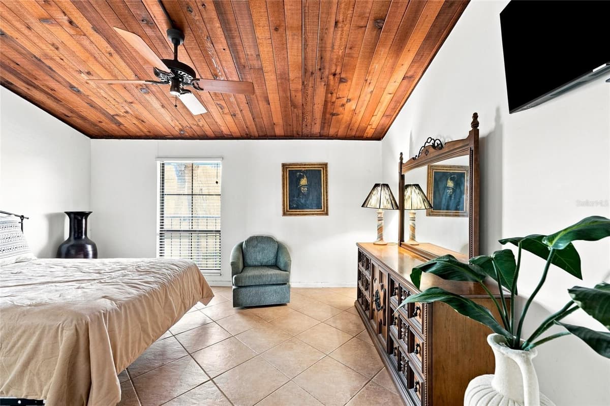 501 PLAZA SEVILLE COURT — photo 16 of 48