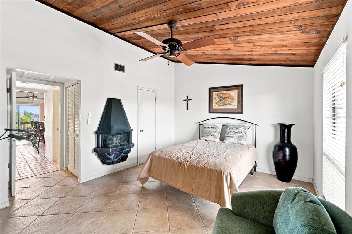 501 PLAZA SEVILLE COURT — photo 18 of 48