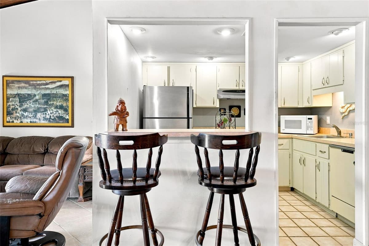 501 PLAZA SEVILLE COURT — photo 12 of 48