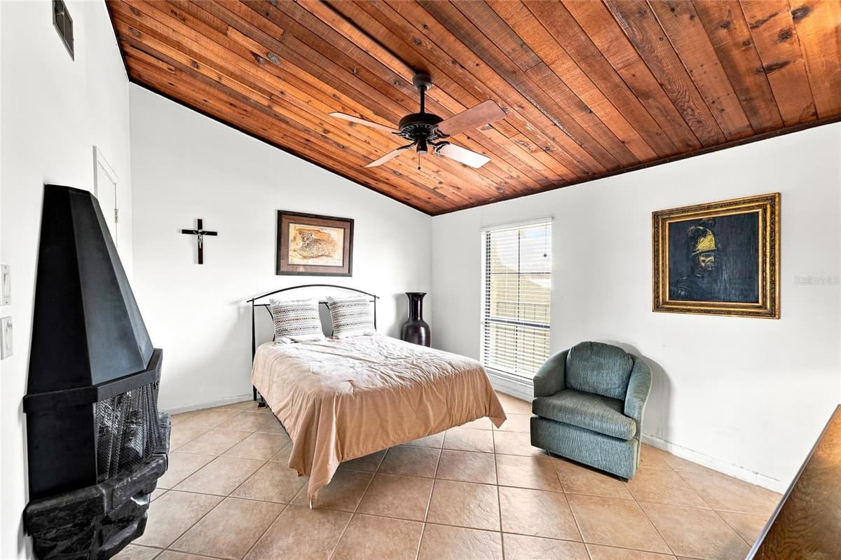 501 PLAZA SEVILLE COURT — photo 17 of 48