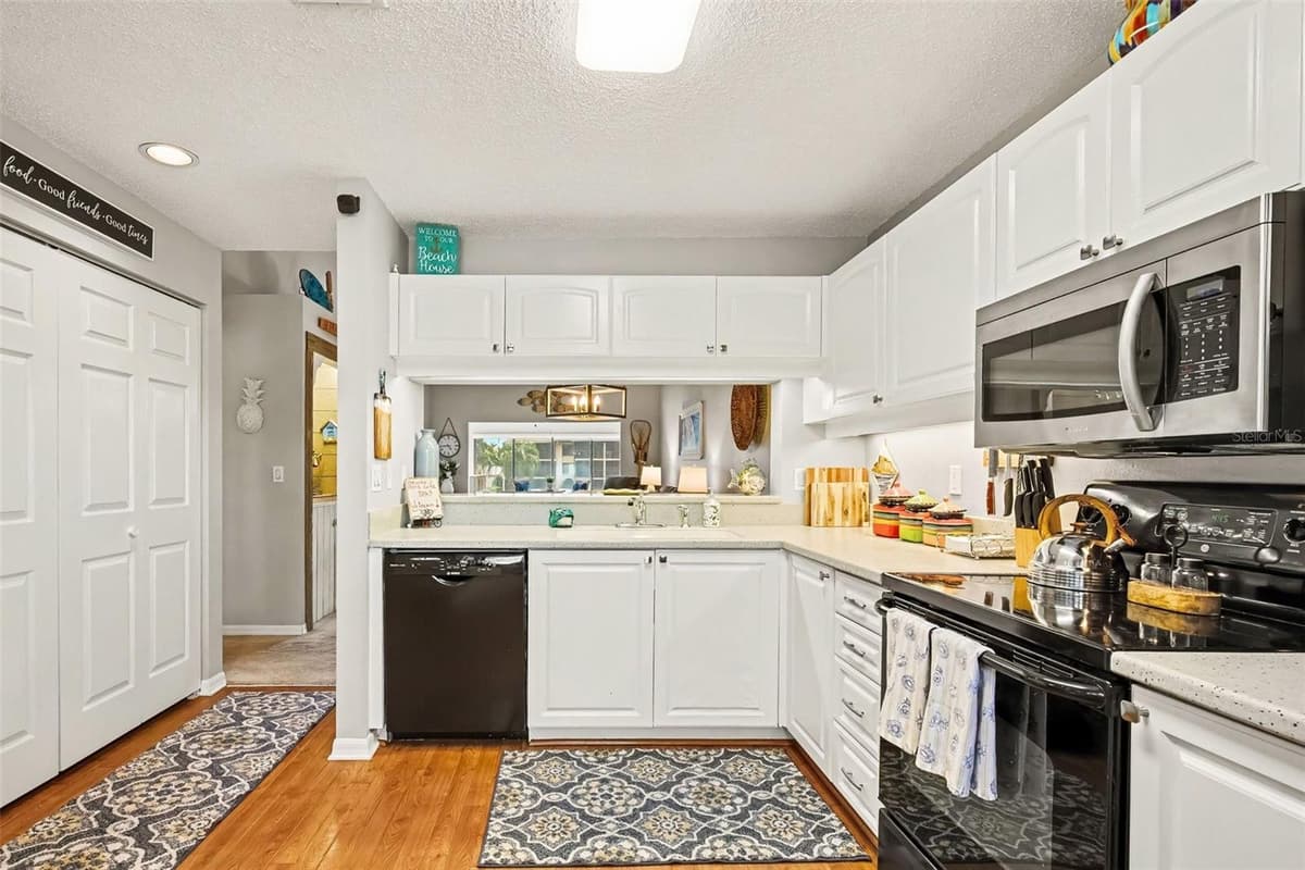 5652 ASHTON LAKE DRIVE — photo 14 of 51