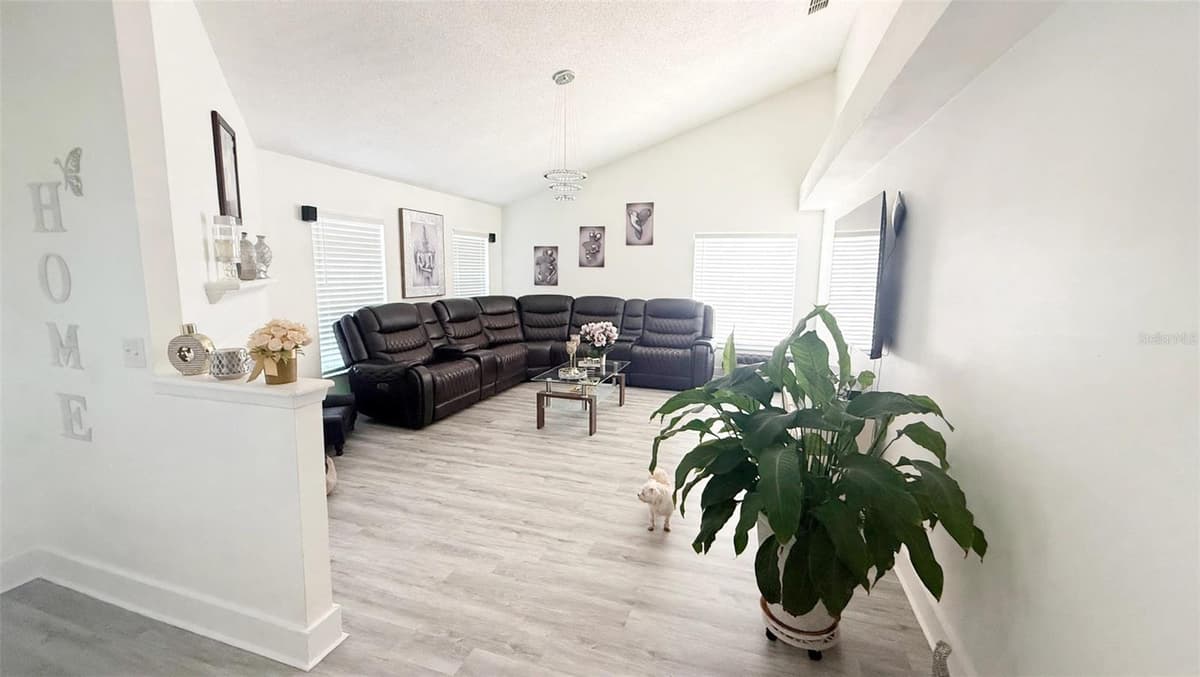 7102 HOLLOWELL DRIVE — photo 4 of 20