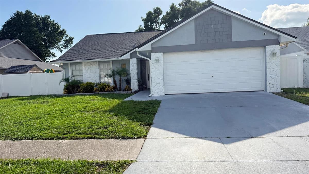 7102 HOLLOWELL DRIVE — photo 2 of 20