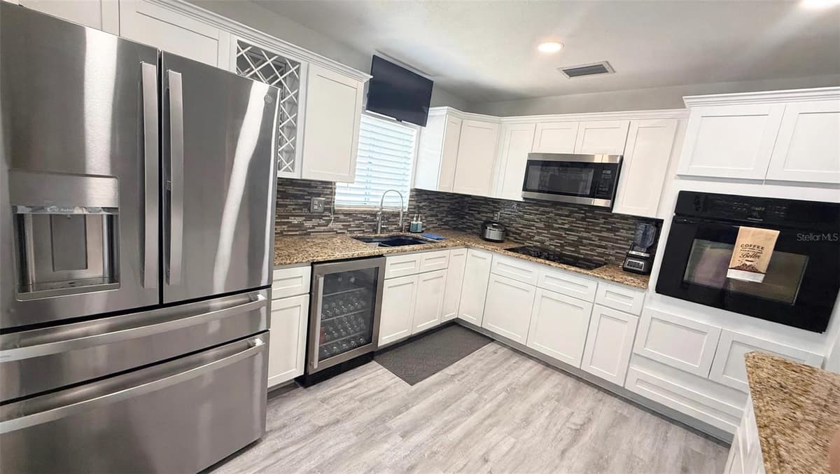 7102 HOLLOWELL DRIVE — photo 11 of 20