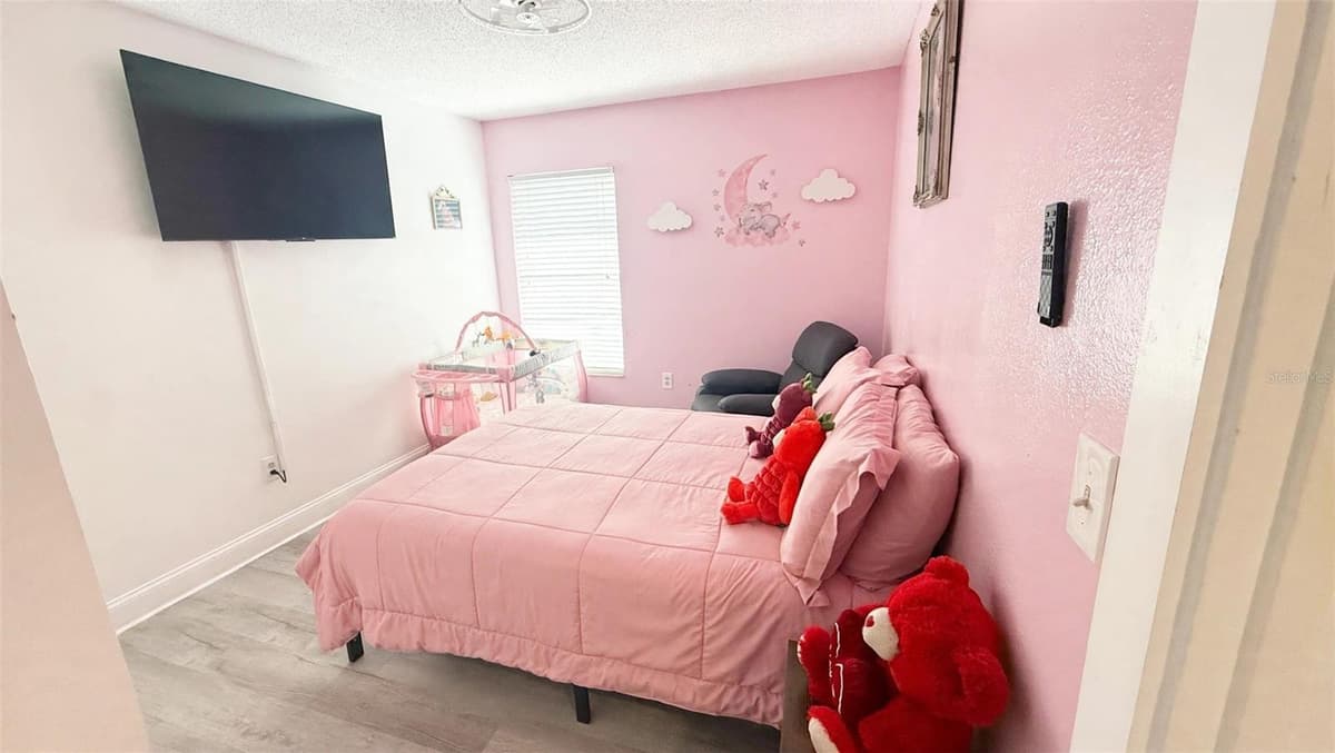 7102 HOLLOWELL DRIVE — photo 13 of 20