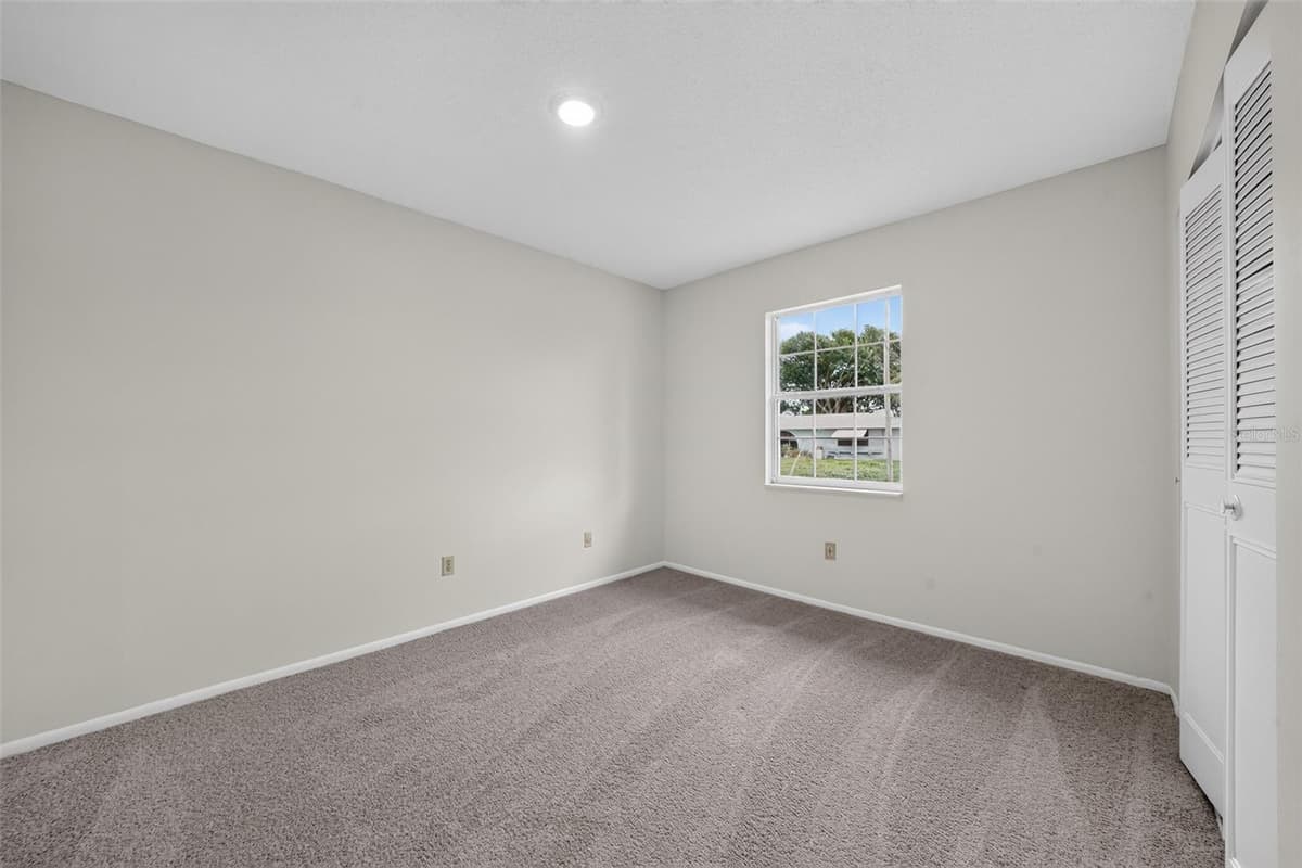 774 HAMPTON DRIVE — photo 12 of 19